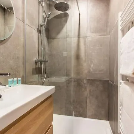 Montmartre/seveste : Magnifique 2br Parigi